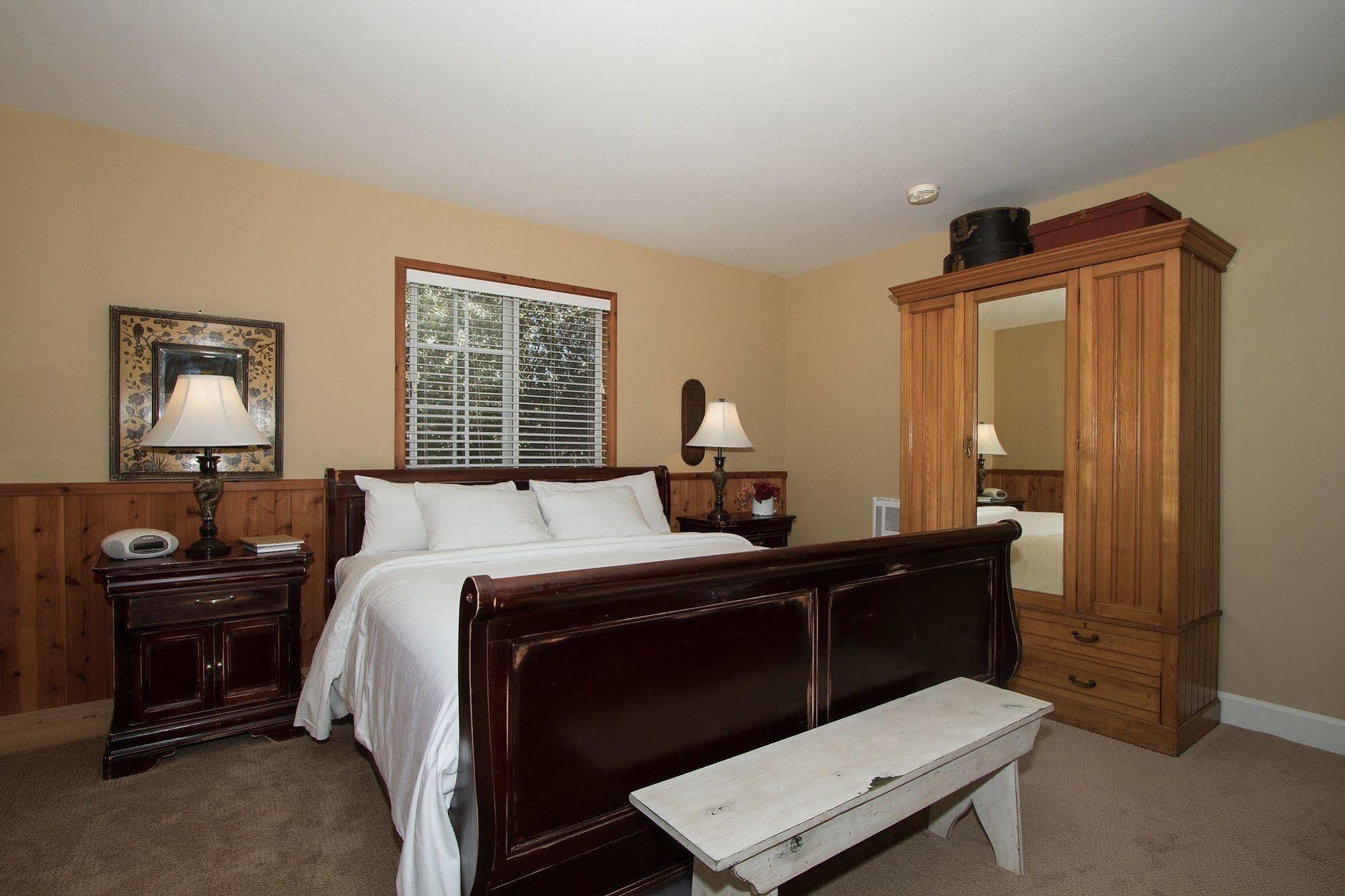 J Patrick Inn Cambria Extérieur photo